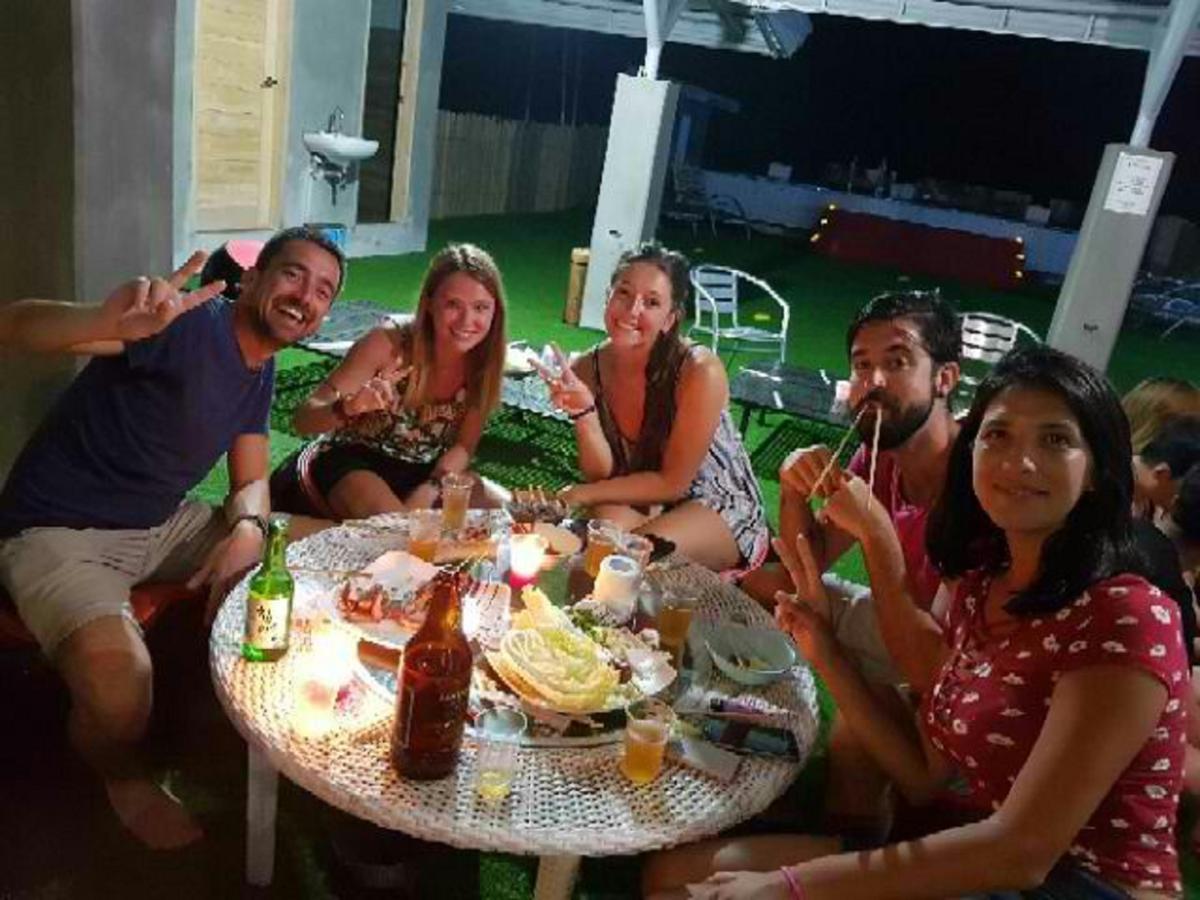 W Hostel Boracay Boracay Island Bagian luar foto